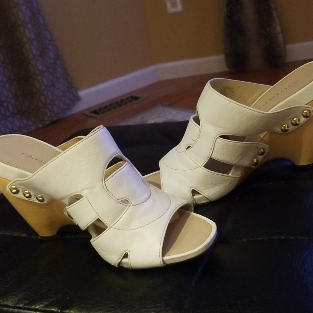 Tahari shoes